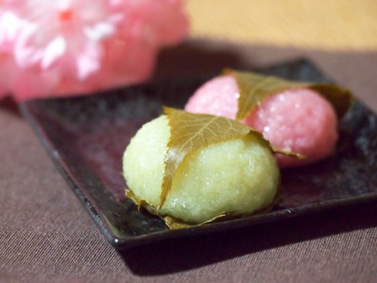 桜餅の葉っぱは何 葉の品種や食べるか食べないかどっち 取り方は